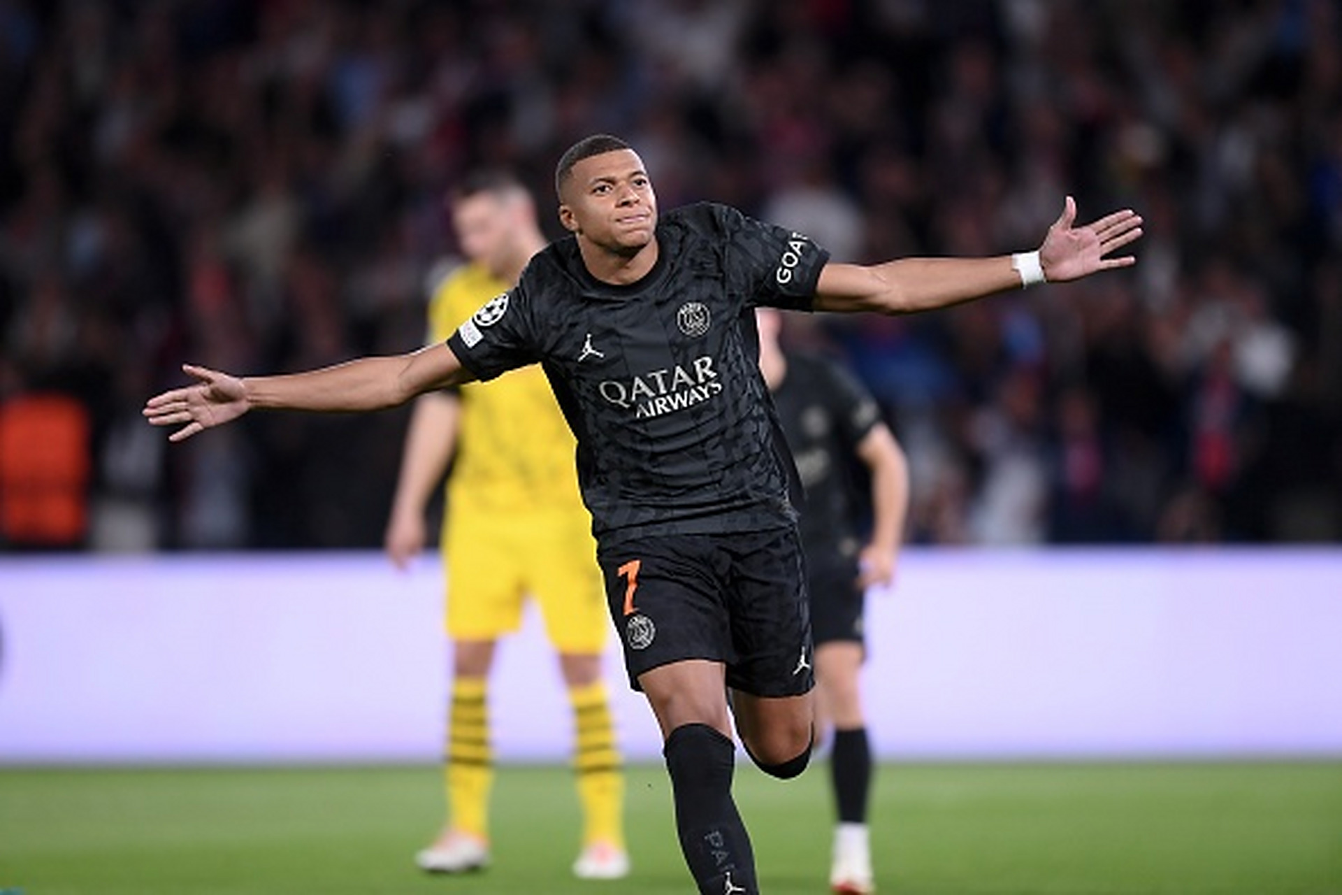 巴黎逆转多特蒙德，卡塞米罗带队取胜