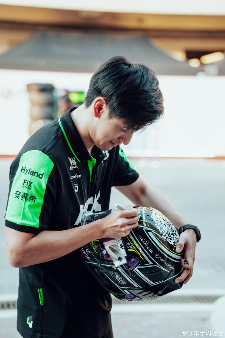 雷诺车队完胜威廉姆斯,周冠宇扛起全队 雷诺车队完胜威廉姆斯,周冠宇扛起全队