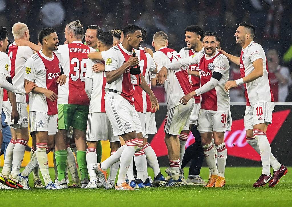 多特蒙德与斯图加特上演激烈对决,猜想双方实力 多特蒙德与斯图加特上演激烈对决,猜想双方实力