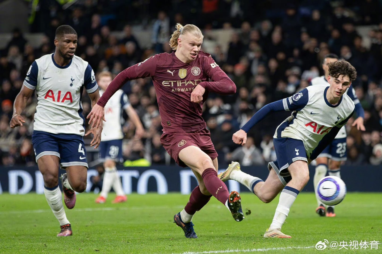 曼联客场力克富勒姆,保持不败纪录 曼联客场力克富勒姆,保持不败纪录