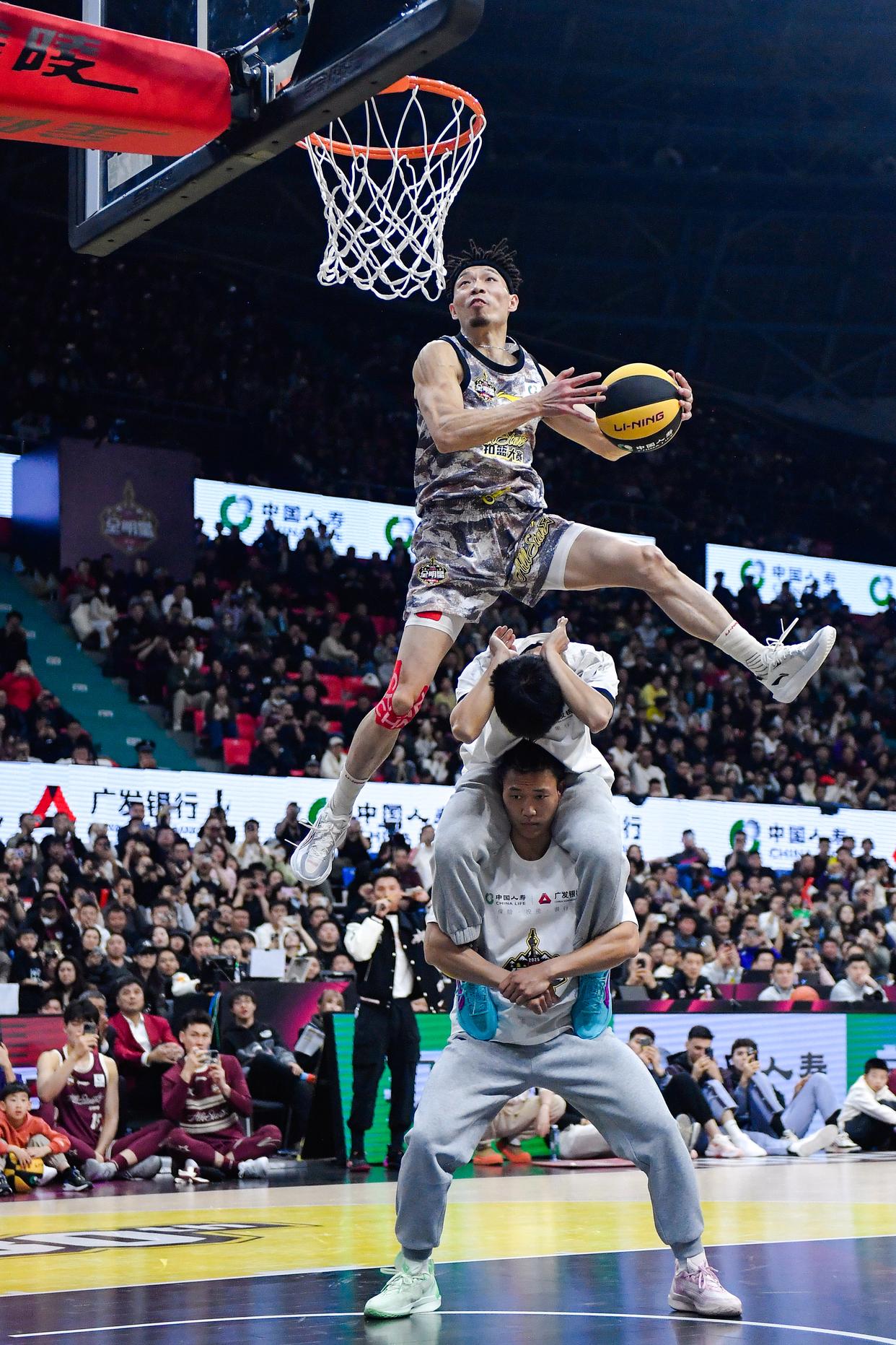 台湾篮球大赛上历史佳绩球员集体出战