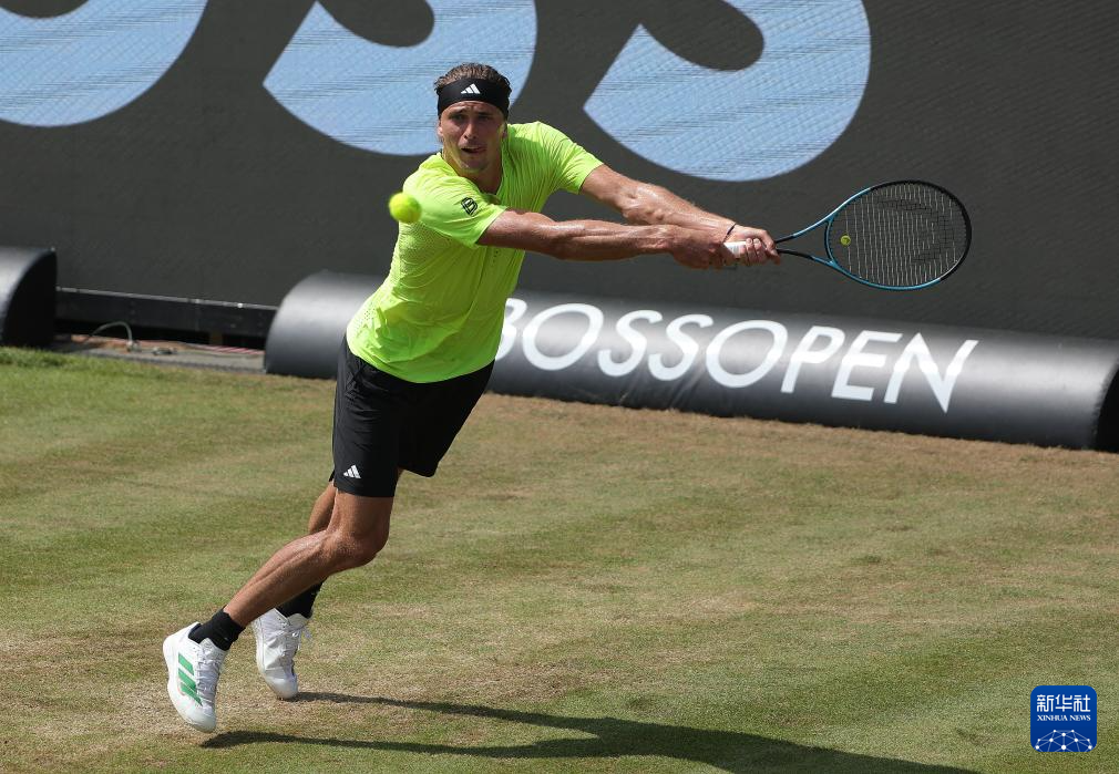 世界网球队强势意大利网球队,兹维列夫绝境逆转 世界网球队强势意大利网球队,兹维列夫绝境逆转