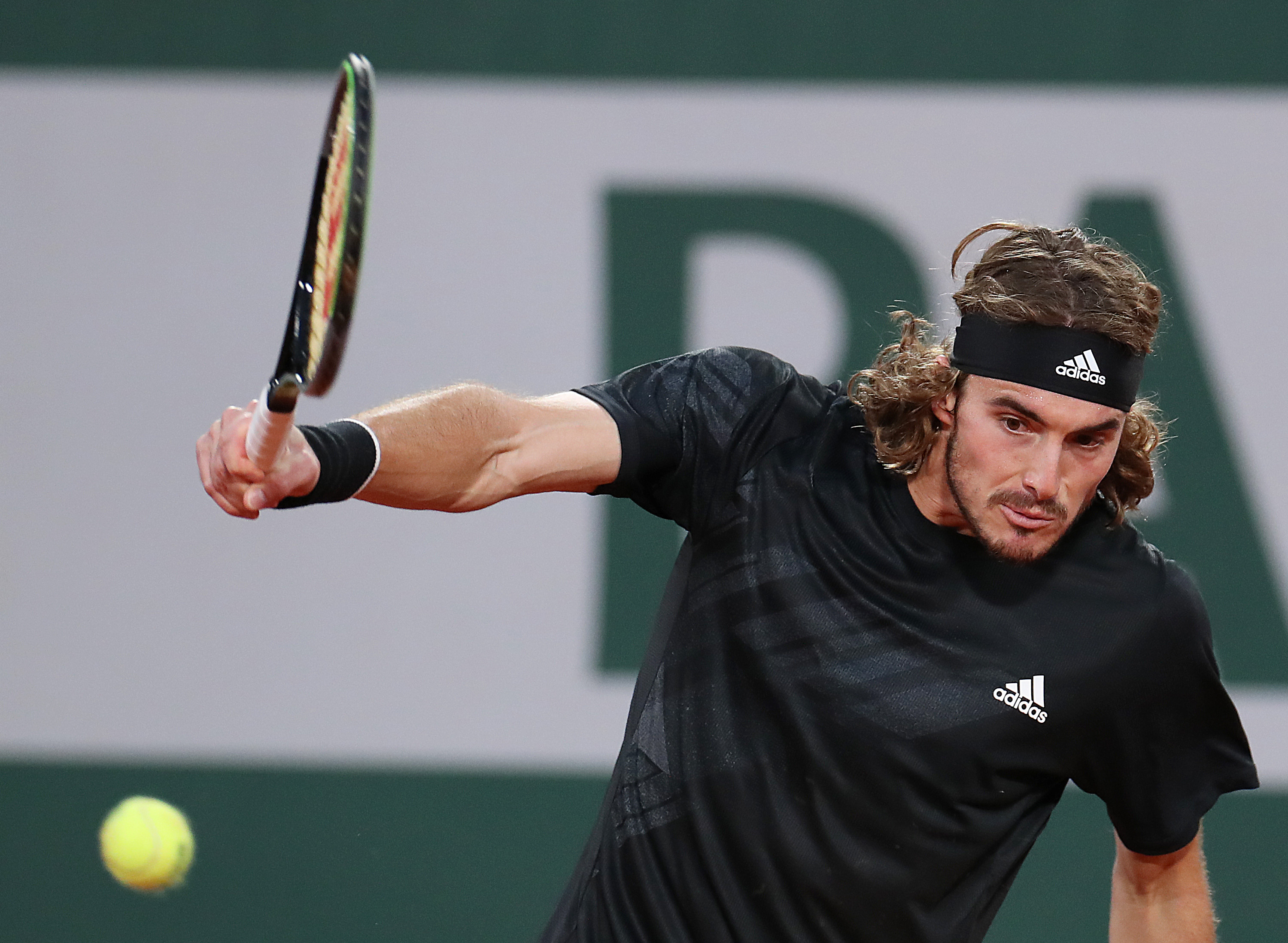 西班牙网球队鏖战意大利网球队，西西帕斯高光表现