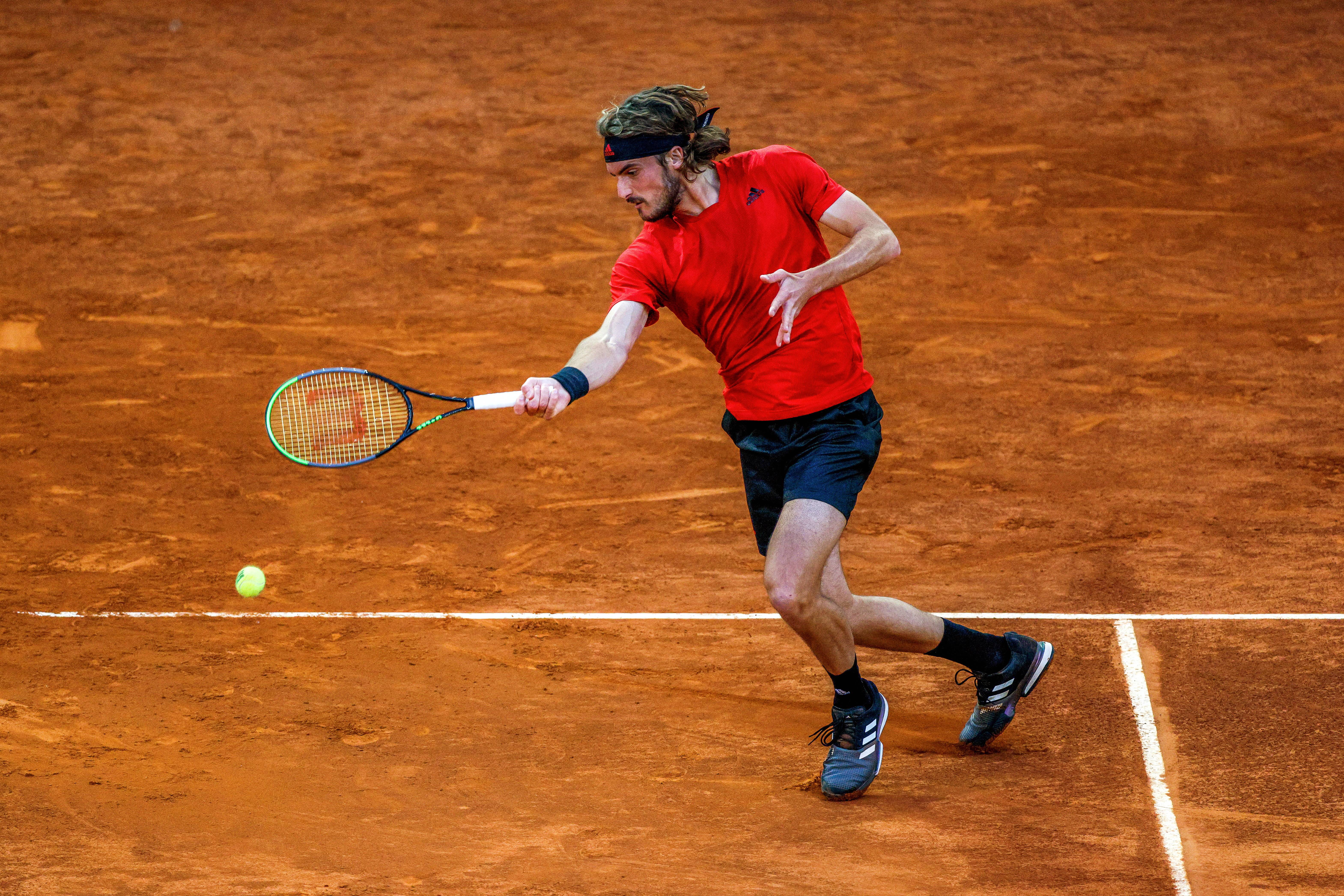 西班牙网球队鏖战意大利网球队，西西帕斯高光表现