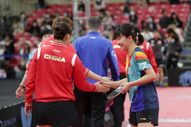 泰国羽毛球队鏖战日本羽毛球队，马琳送出助攻