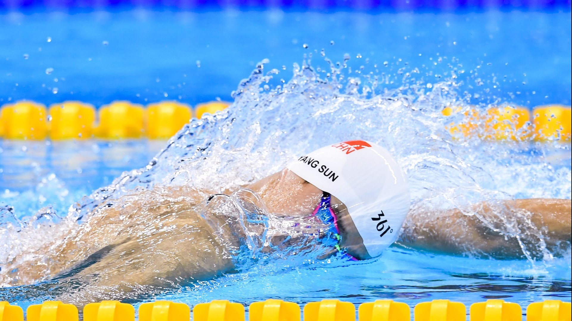 马丁内利连击破局,智利险胜沙特显足球魅力